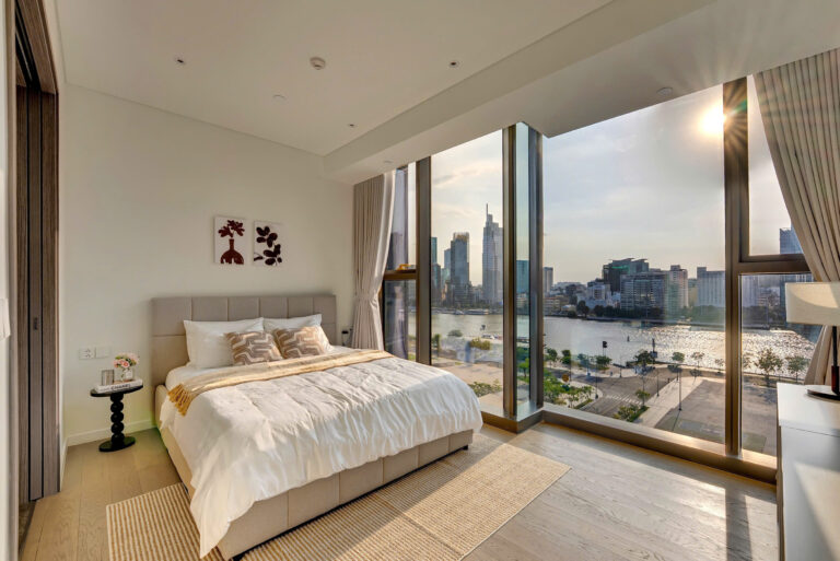 Sunlit Contemporary Elegance