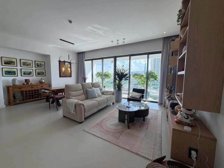 Curated Gallery Living