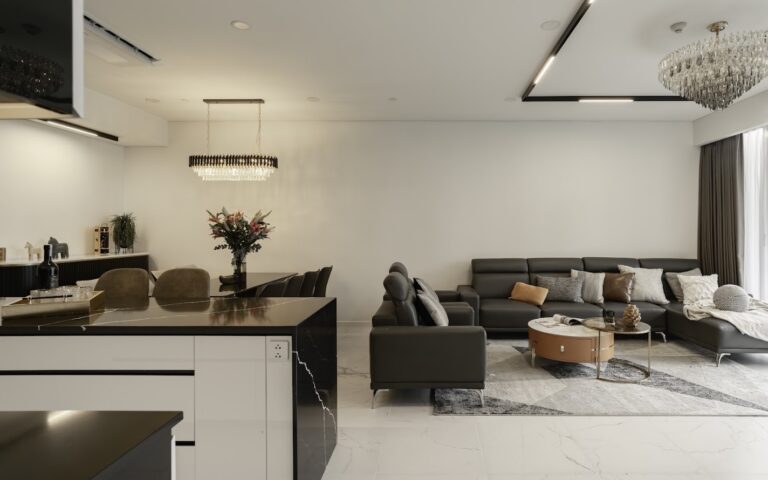 Timeless Metropolitan View Living