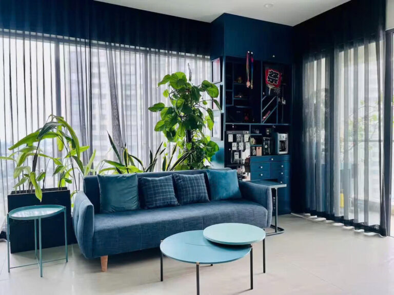 Dark Teal Contrast